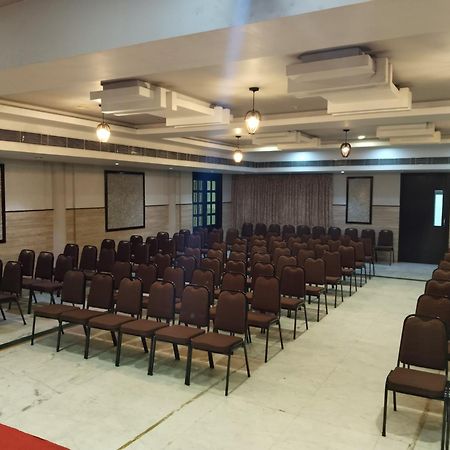 Hotel Mayas Tiruchirappalli Екстериор снимка