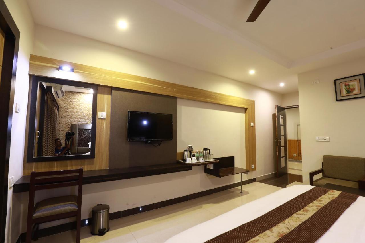 Hotel Mayas Tiruchirappalli Екстериор снимка