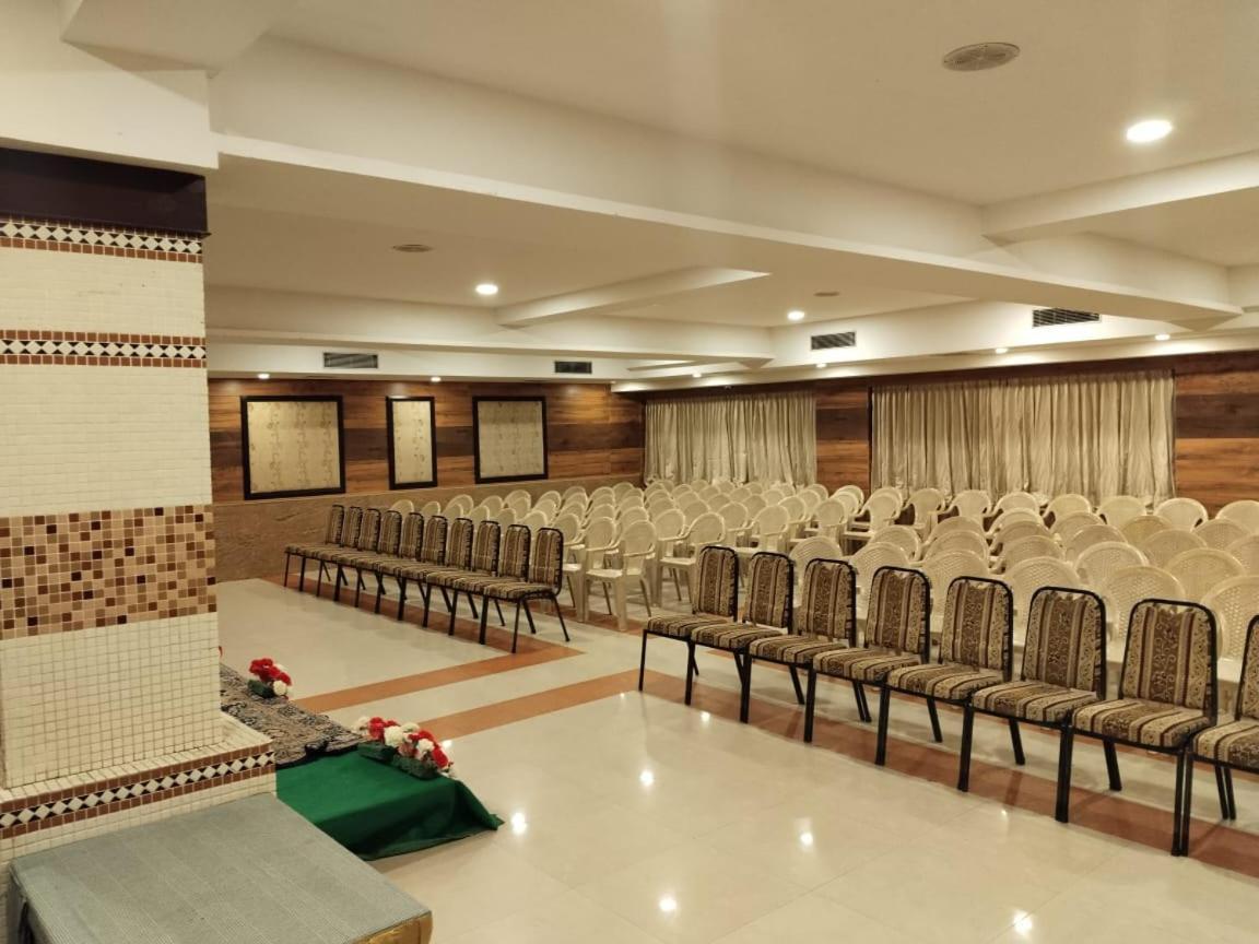 Hotel Mayas Tiruchirappalli Екстериор снимка