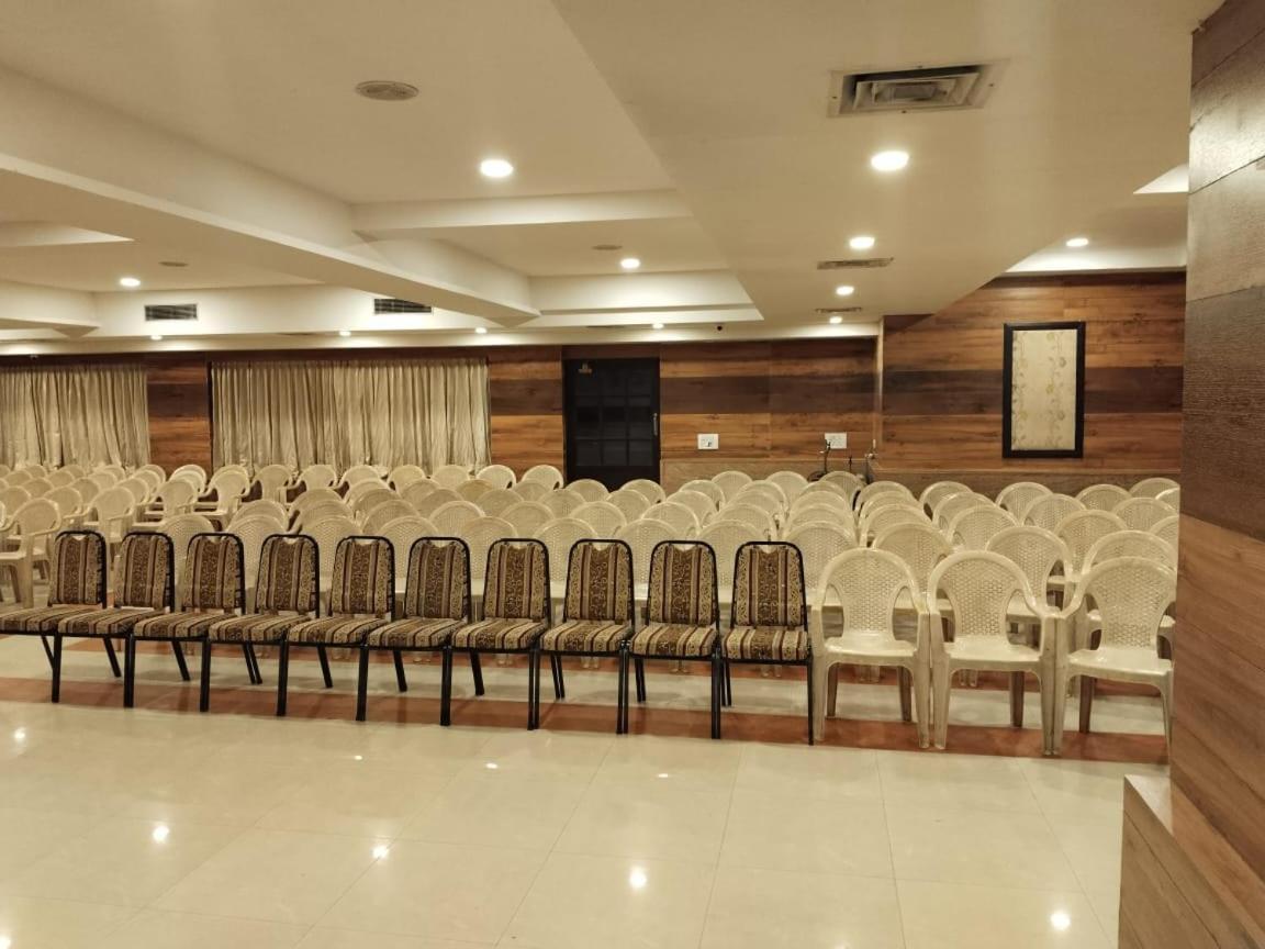 Hotel Mayas Tiruchirappalli Екстериор снимка