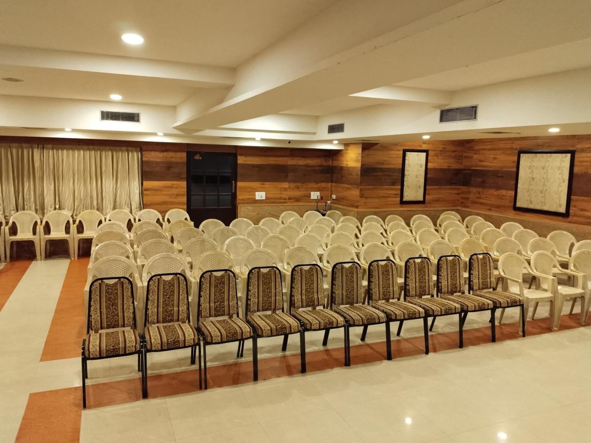 Hotel Mayas Tiruchirappalli Екстериор снимка