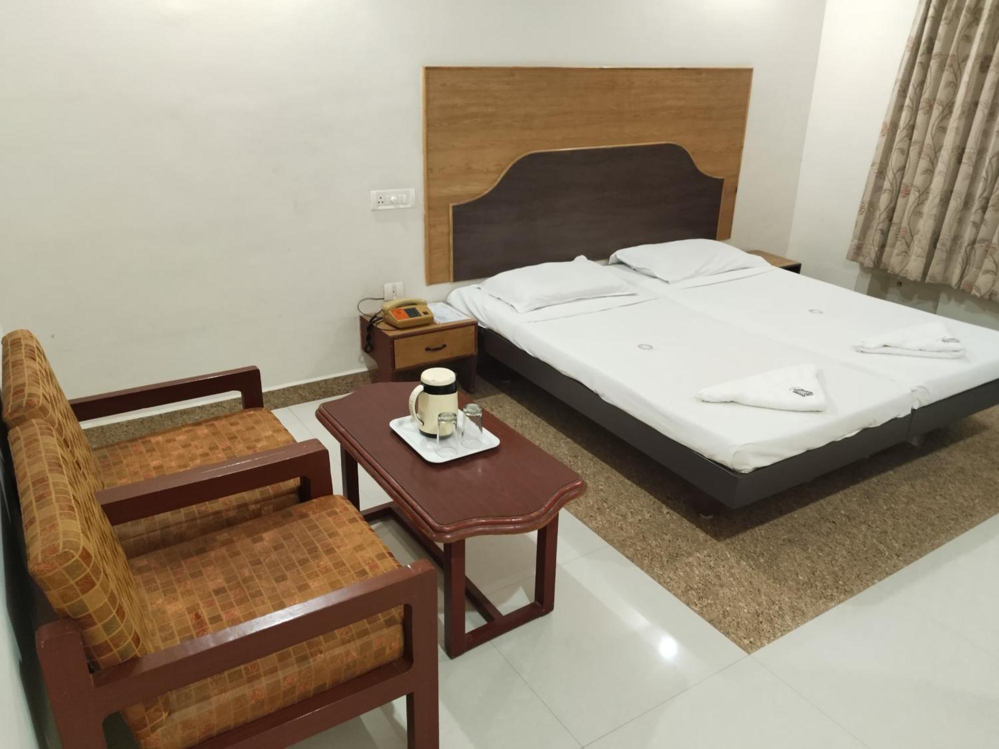 Hotel Mayas Tiruchirappalli Екстериор снимка