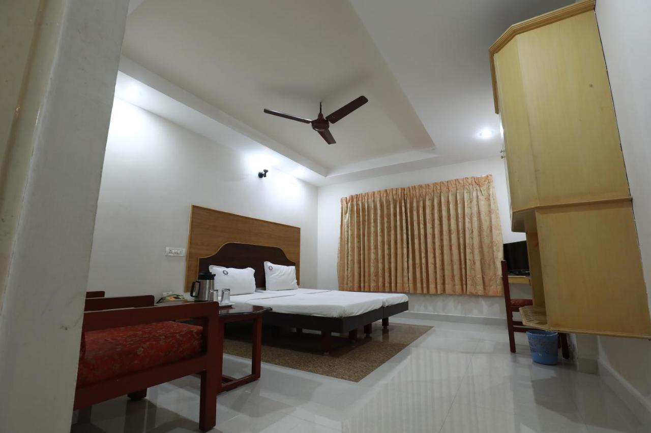 Hotel Mayas Tiruchirappalli Екстериор снимка